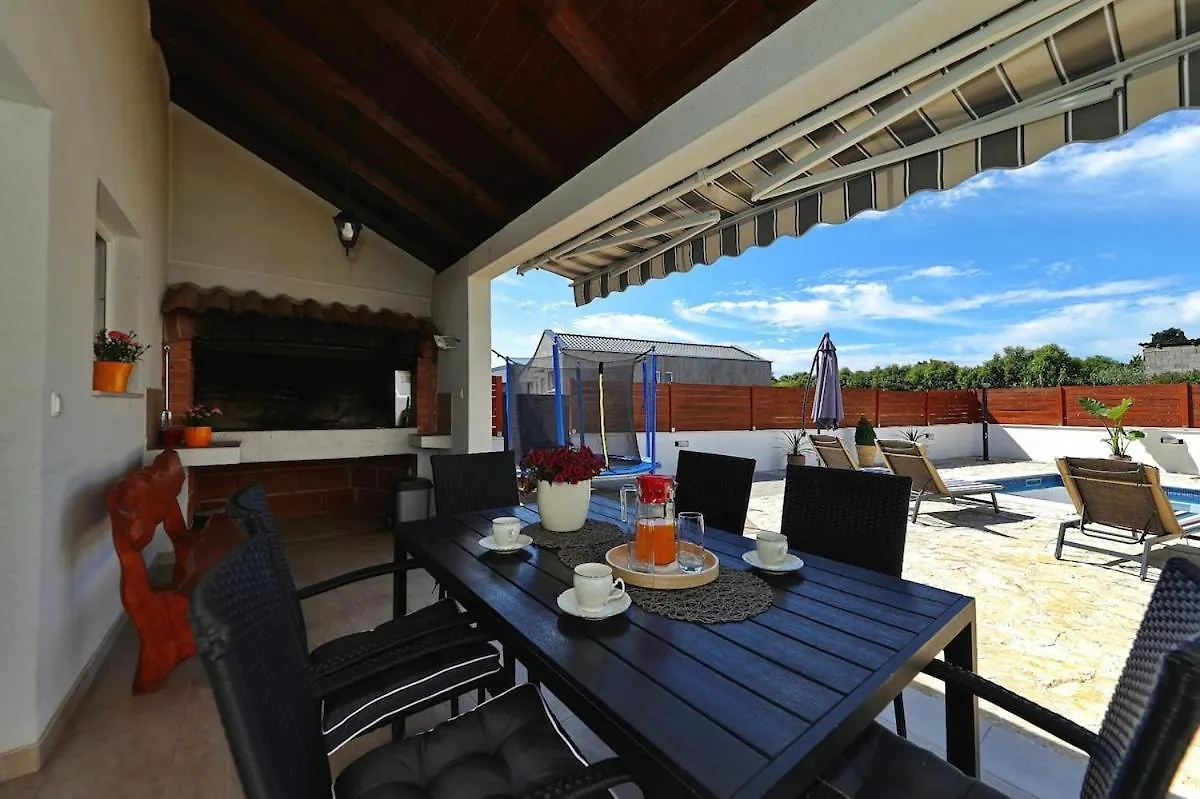 Donje RastaneFlat With Private Pool Rastaneアパートメント クロアチア